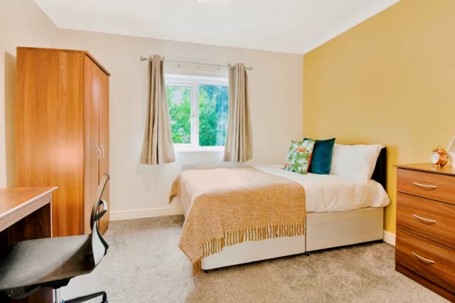 7 Beds 2 Baths
