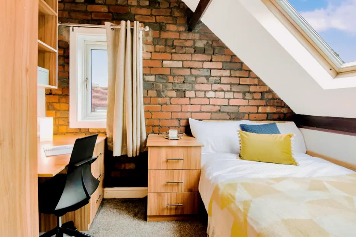 7 Bed House