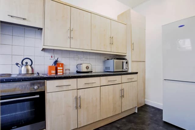 5 Beds 2 Baths