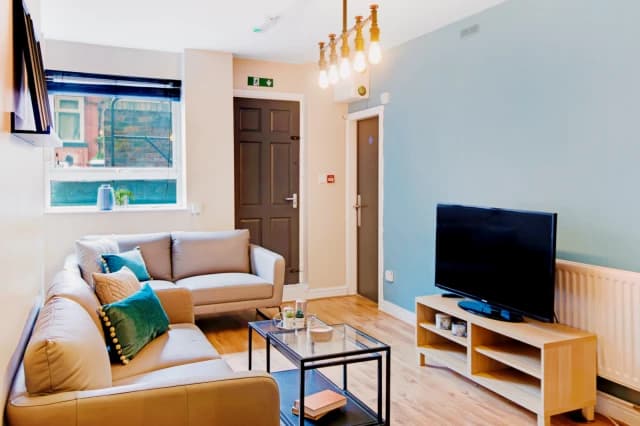 7 Beds 2 Baths
