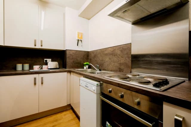 Flat 1, 205 HYDE PARK ROAD