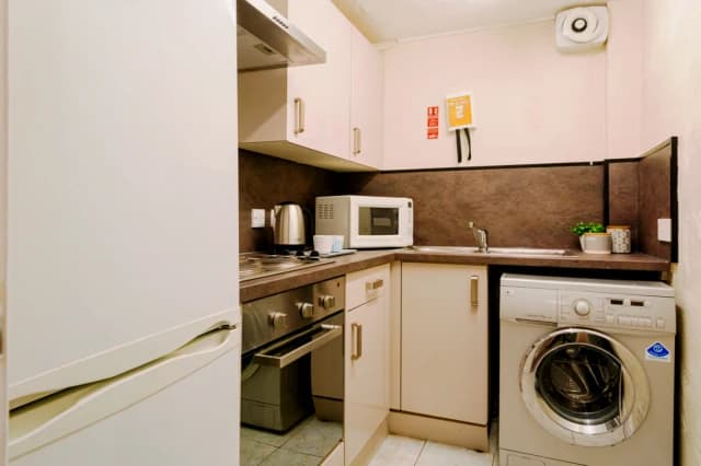 7 Beds 2 Baths