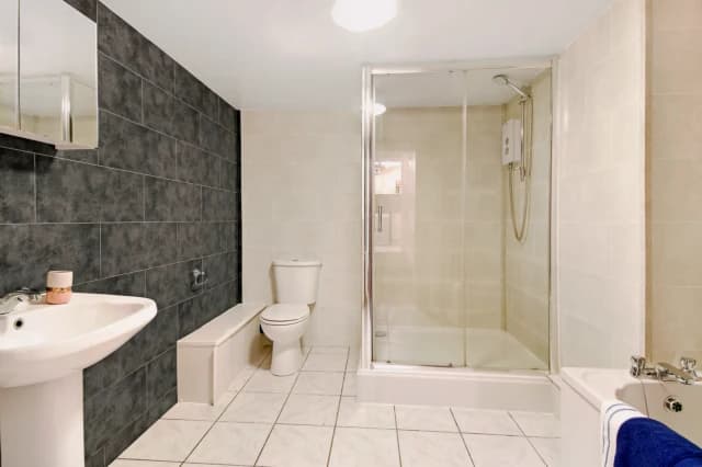 7 Beds 2 Baths