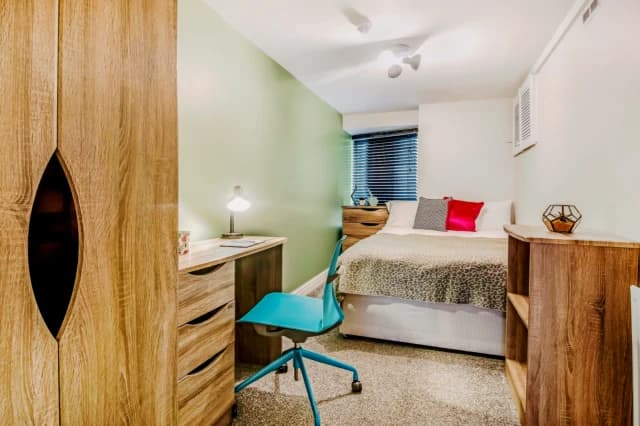 7 Beds 2 Baths