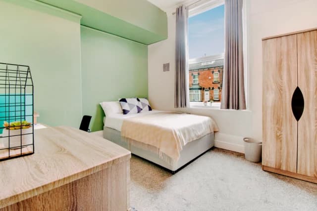 7 Beds 2 Baths