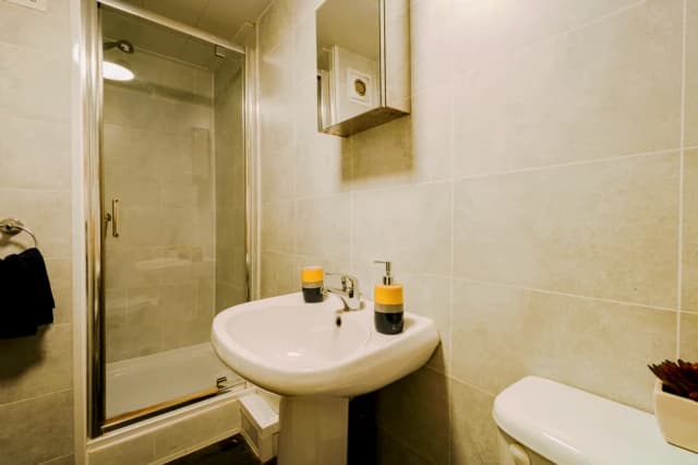 7 Beds 2 Baths