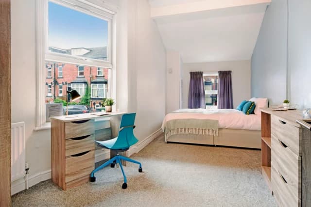7 Beds 2 Baths