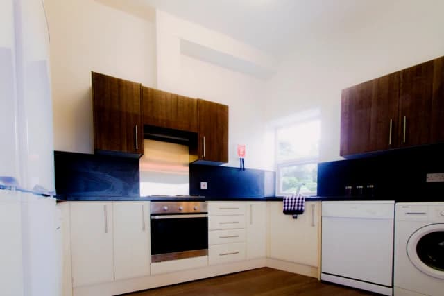5 Beds 2 Baths