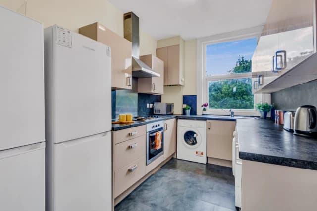 6 Beds 2 Baths