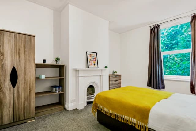 8 Beds 3 Baths