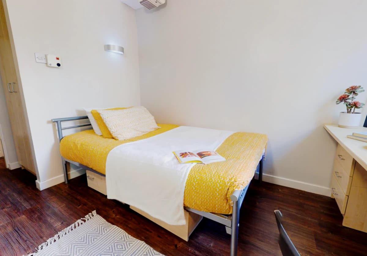 iQ Great Newton House image