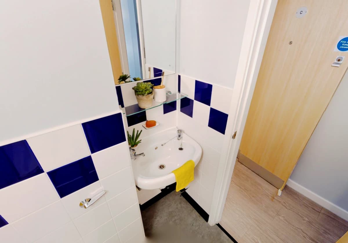 iQ Great Newton House image