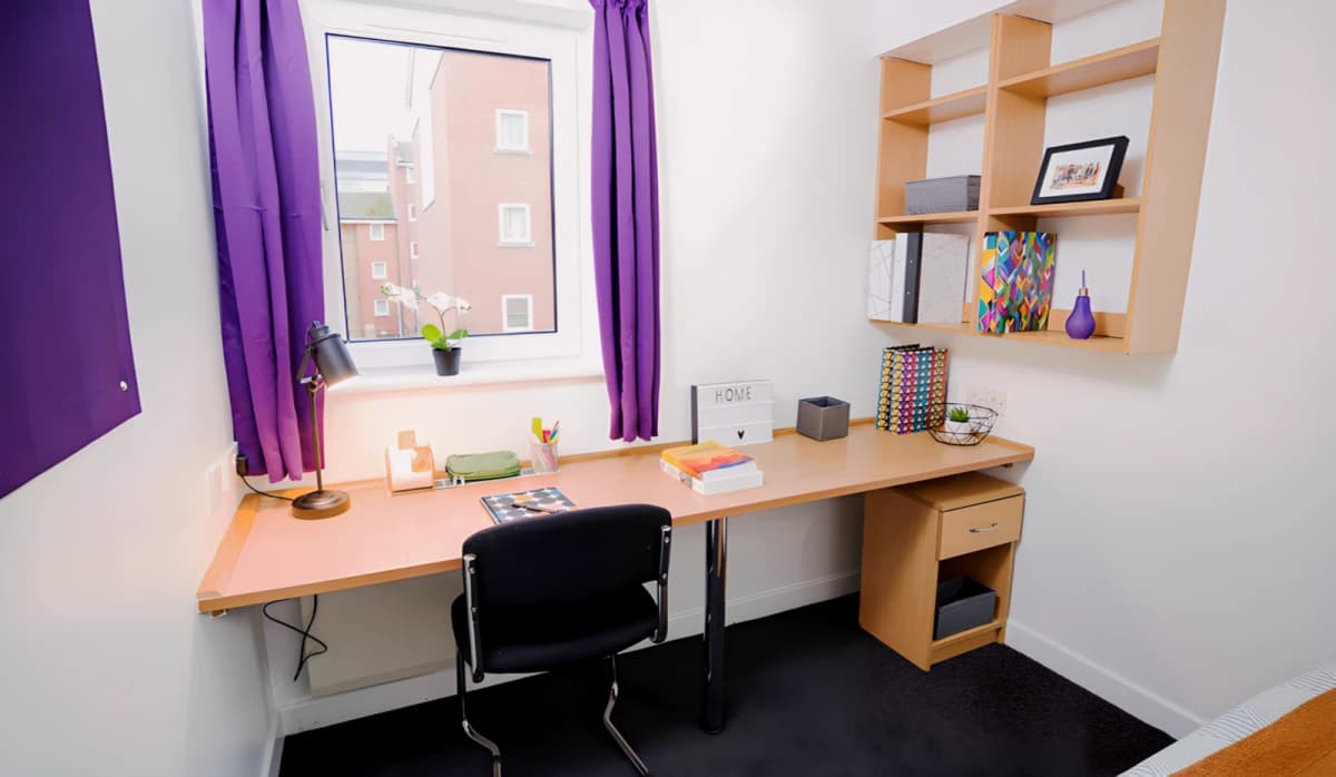 Extra Large Ensuite: Three Bed Flat