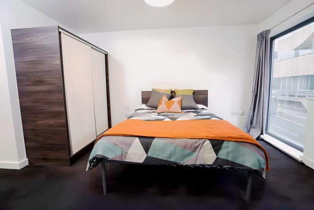 Large En-suite