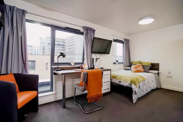 Large En-suite