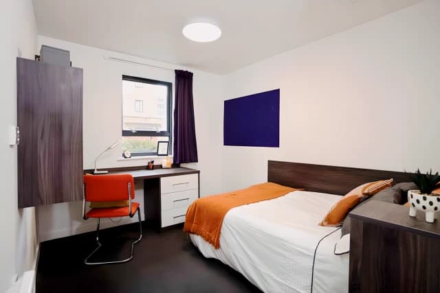 Large En-suite