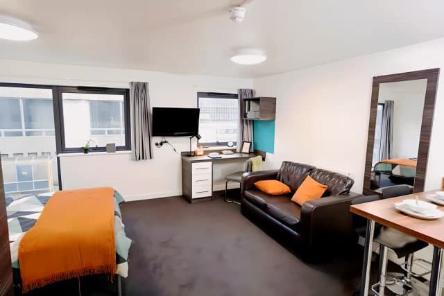 Large En-suite