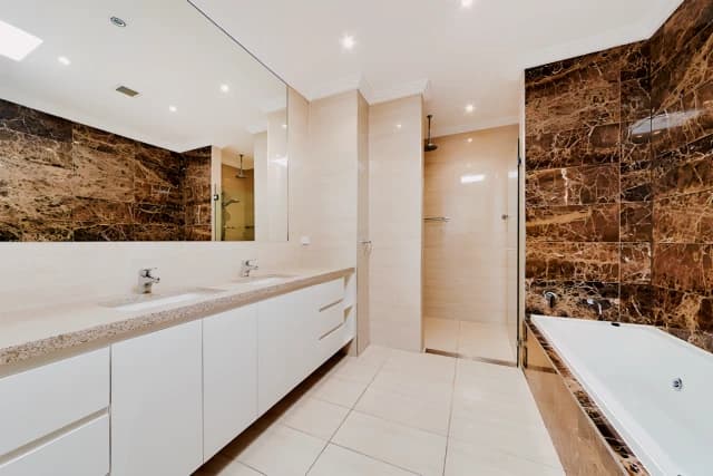 3Bedrooms, 2Bathrooms
