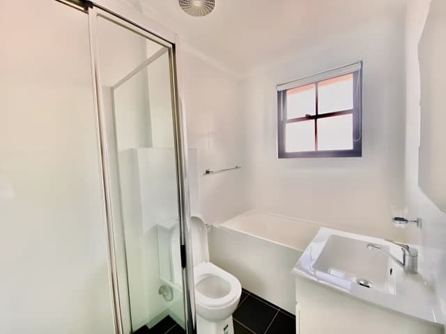 2Bedrooms, 1Bathrooms