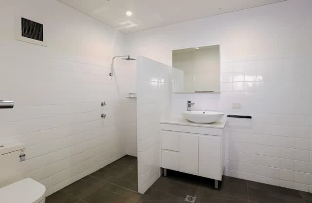 2Bedrooms, 1Bathrooms