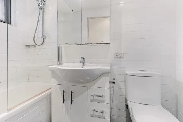 2Bedrooms, 1Bathrooms