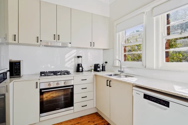 2Bedrooms, 1Bathrooms