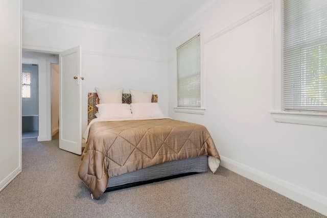 2Bedrooms, 1Bathrooms