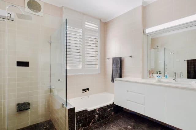 3Bedrooms, 2Bathrooms
