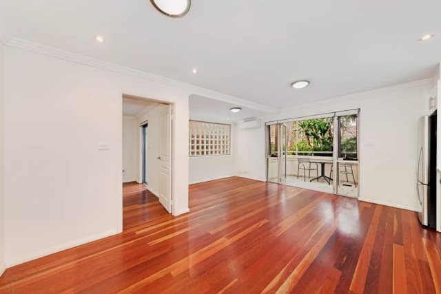 2Bedrooms, 1Bathrooms