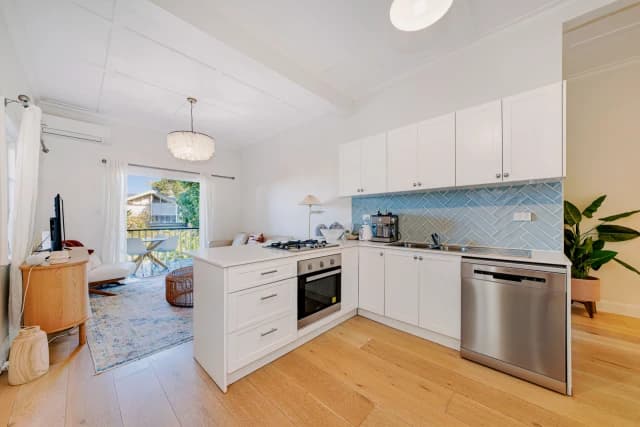 2Bedrooms, 1Bathrooms