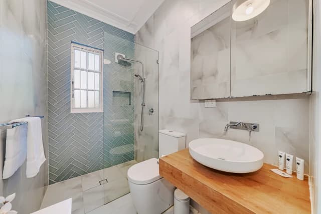 2Bedrooms, 1Bathrooms