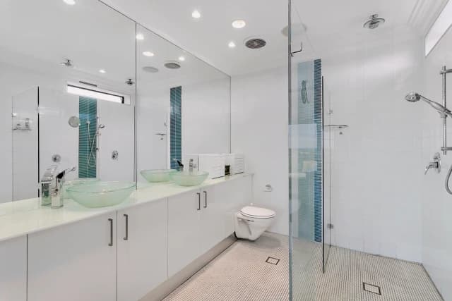 3Bedrooms, 2Bathrooms
