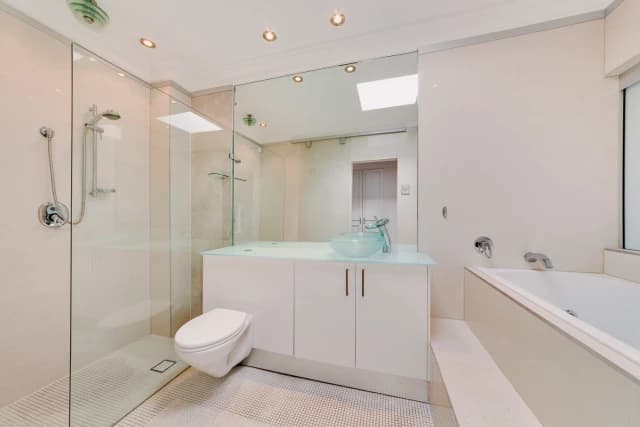 3Bedrooms, 2Bathrooms