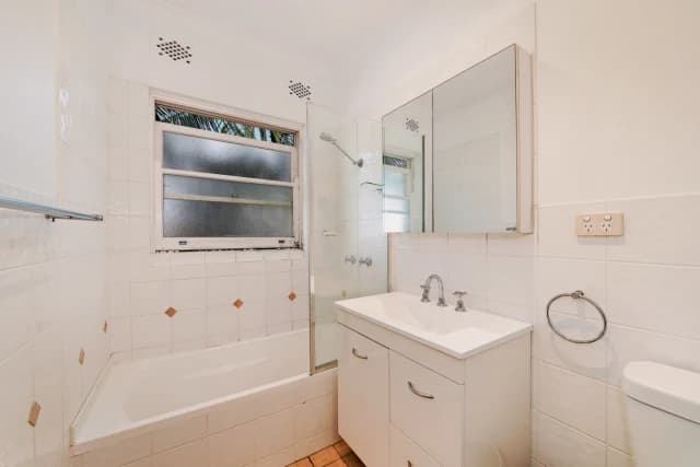 2Bedrooms, 1Bathrooms