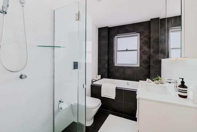 3Bedrooms, 2Bathrooms