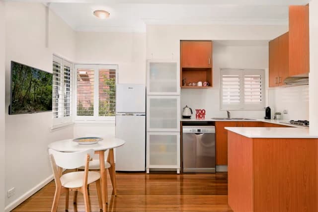 2Bedrooms, 1Bathrooms