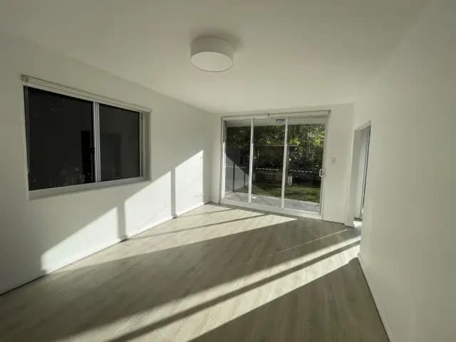 2Bedrooms, 1Bathrooms