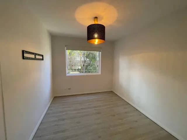 2Bedrooms, 1Bathrooms