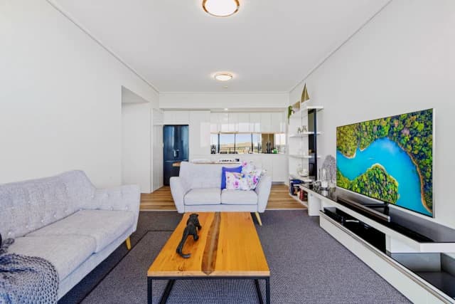 2Bedrooms, 1Bathrooms