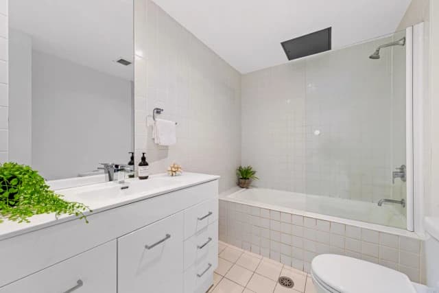 2Bedrooms, 1Bathrooms