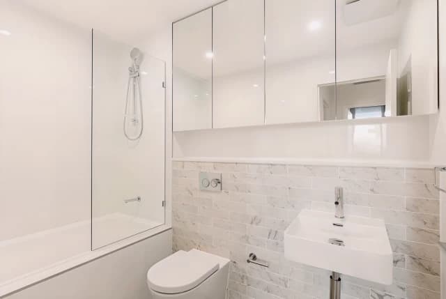 2Bedrooms, 2Bathrooms