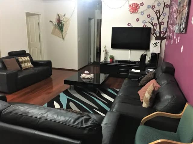 2Bedrooms, 1Bathrooms