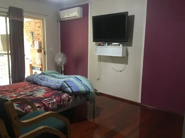 2Bedrooms, 1Bathrooms