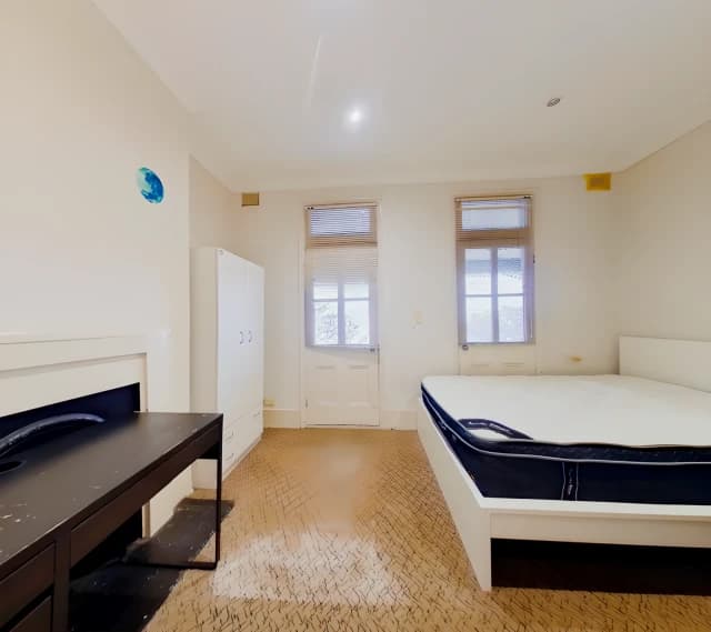 Room 4 (Ensuite/balcony)