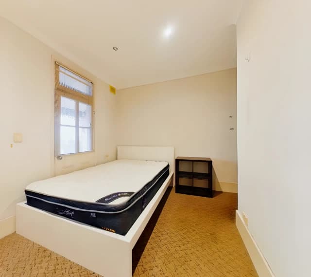 Room 4 (Ensuite/balcony)