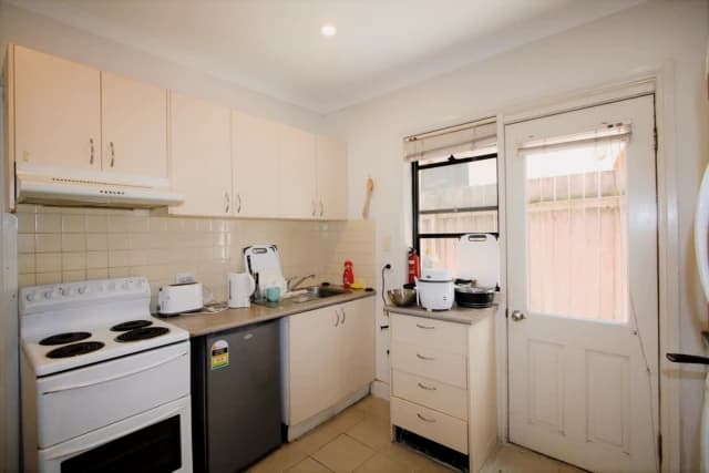 Room 2 (Single/Ensuite)