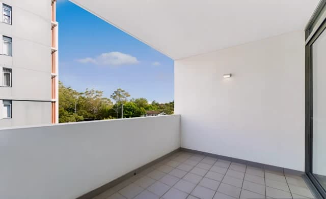 8 Waterview Drive