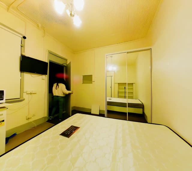 Room 8-Studio