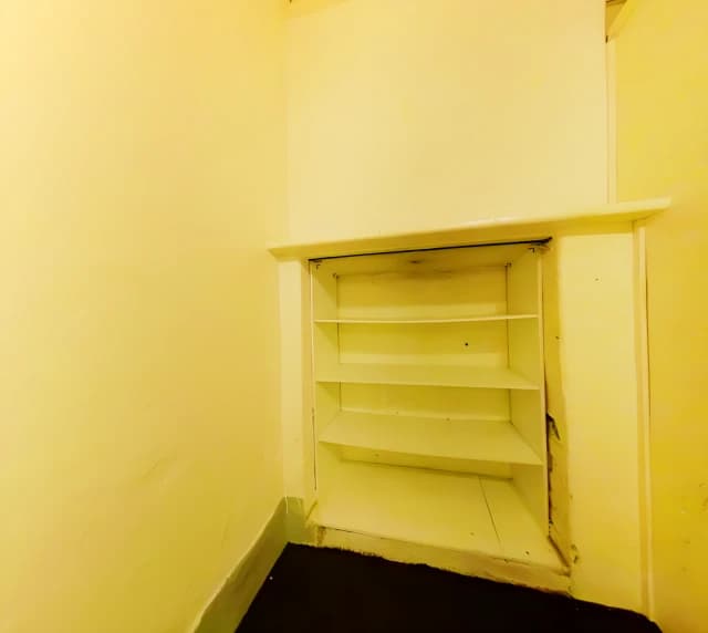 Room 8-Studio