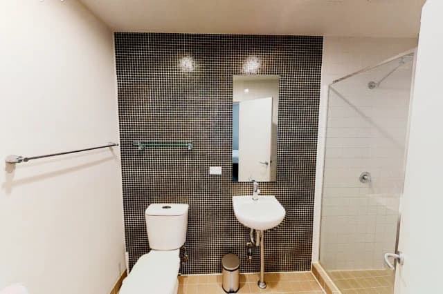 Large double ensuite bedroom in Haymarket